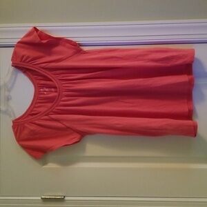 Sonoma pullover in excellent condition. Color is coral